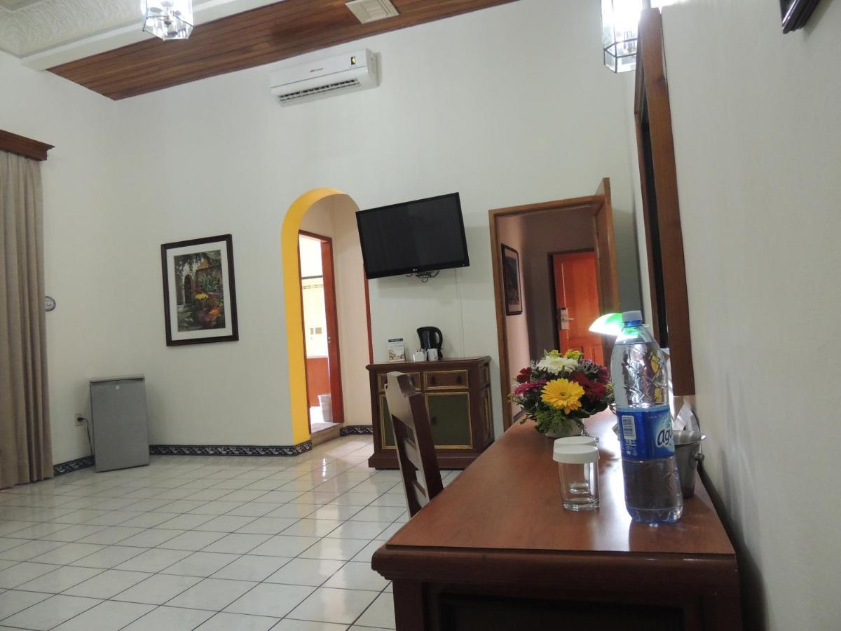 Hotel Concierge Plaza Колима Экстерьер фото