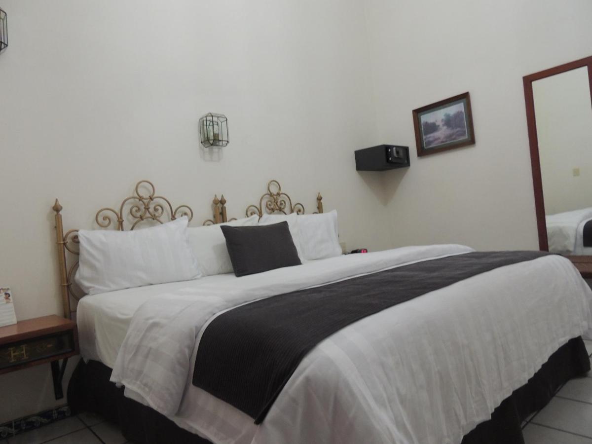 Hotel Concierge Plaza Колима Экстерьер фото
